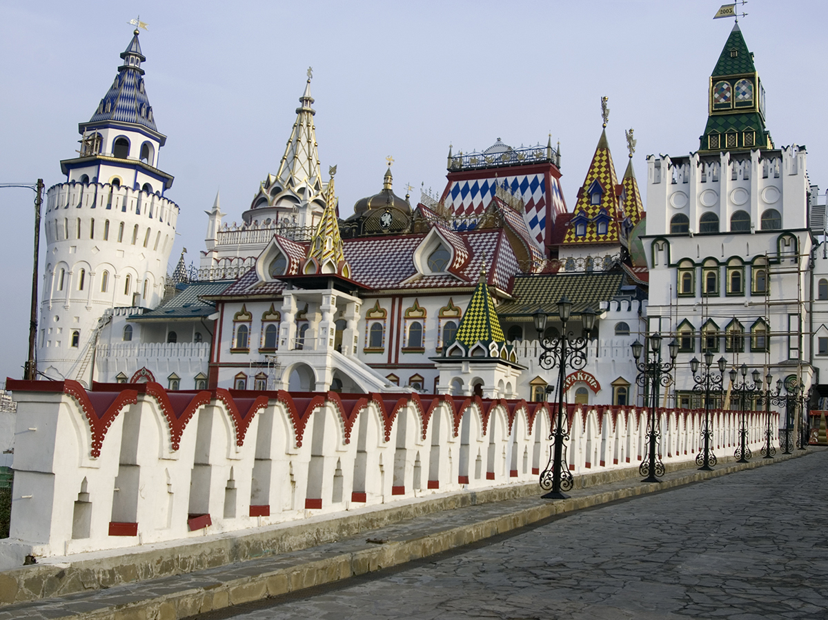 Izmailovo Kremlin and Craft Market Tour